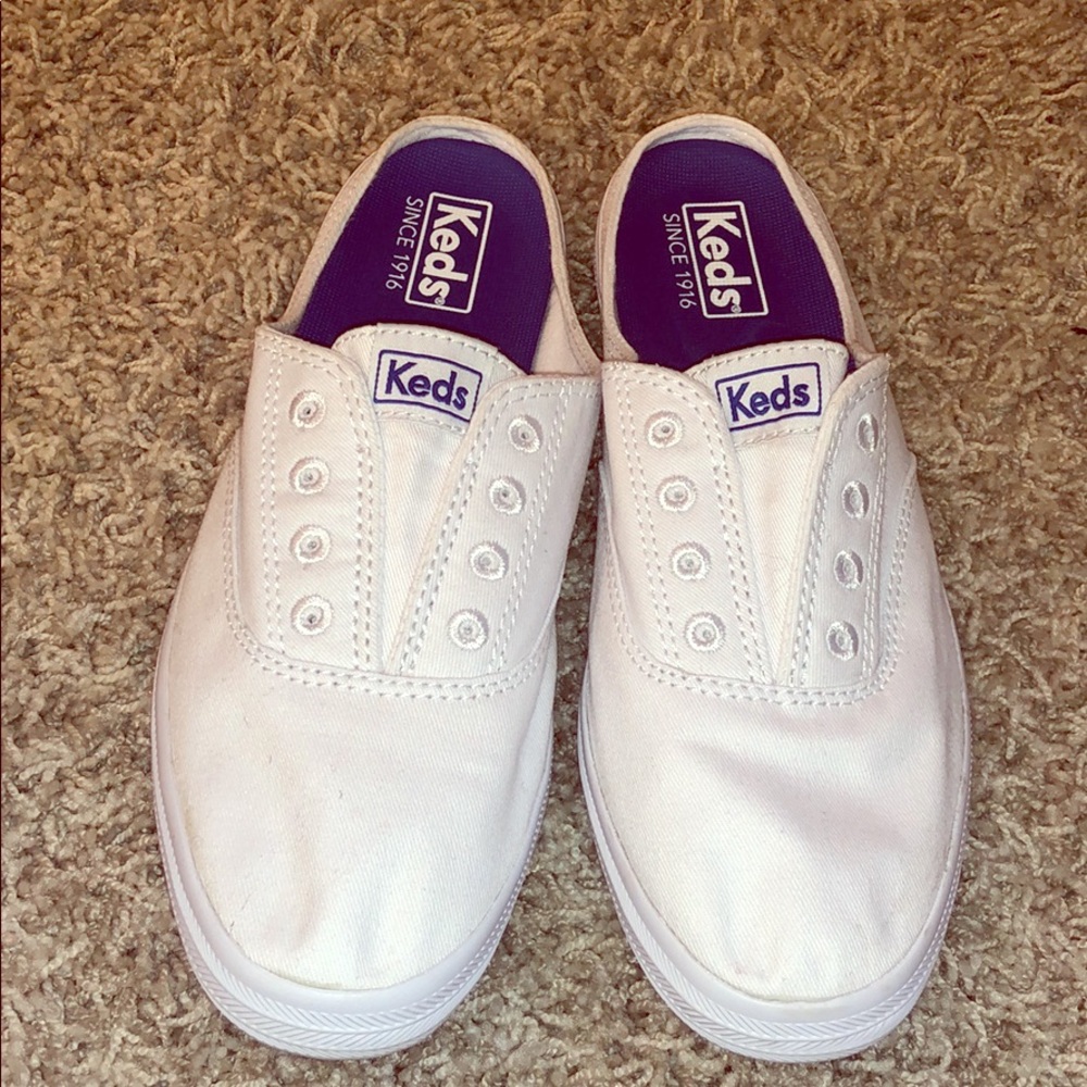 Women’s 7.5 white Keds